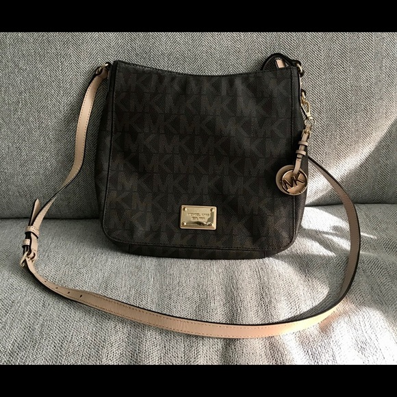 Michael Kors Handbags - Michael Kors crossbody